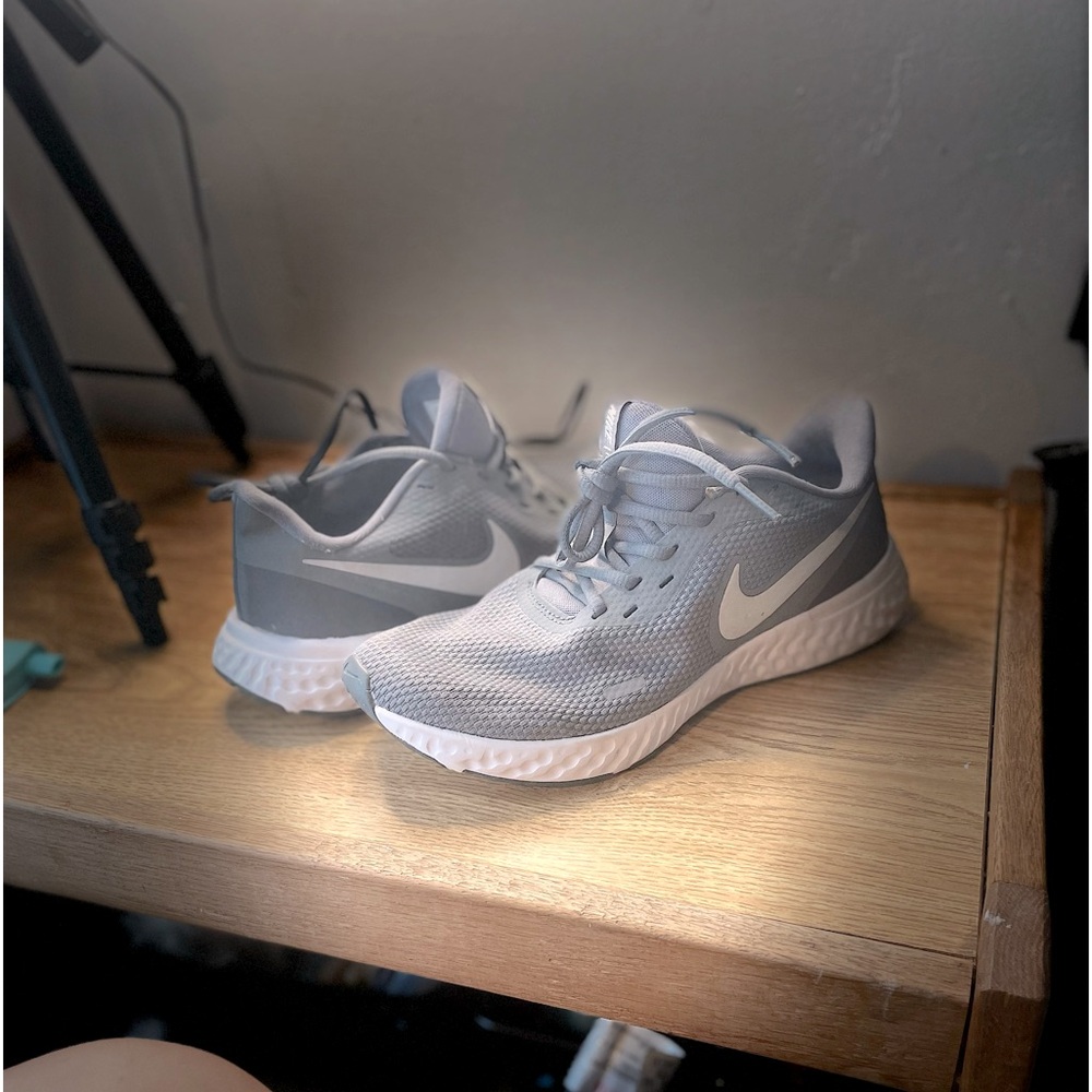 Gray Nike sneakers opened out of box (no box) but never worn size 7.5